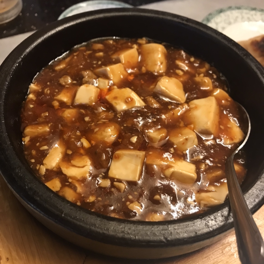 Coper21's tweet photo. おつかれ様セットを軸に3人で5800円くらい

干し豆腐の前菜
元祖餃子
石鍋麻婆豆腐
レバニラ炒め
豆苗炒... 
https://t.co/7bZOpojiKx #tabelog https://t.co/fWVjUDtreq