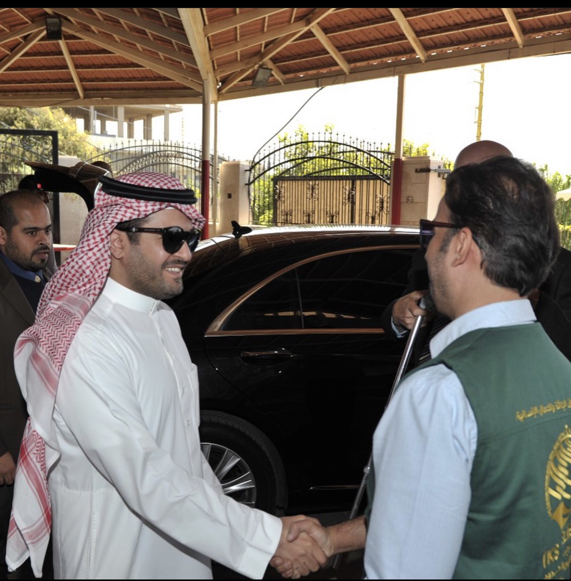 ابارك الى اخي ماجد بن مانع اباالعلا ترقيته الى مرتبة (مستشار) بوزارة الخارجيه السعوديه نتمنى له مزيد من التوفيق والنجاح