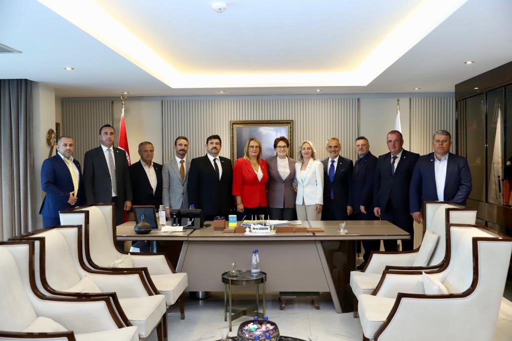 mehmetakalin22's tweet photo. Bugün TBMM’de ziyaretimize gelen Edirne İl Başkanımız Alpay Alpagut Engin, İl Teşkilat Başkanımız ve İlçe Başkanlarımızı Mecliste misafir ettikten sonra, 

Genel Merkezimizde Genel Başkanımız Sayın Meral Akşener’i ziyaret ederek yerel seçimlere yönelik planlama çalışmalarımız hakkında bilgiler verdik.

Edirne’den gelen kıymetli başkanlarıma nazik ziyaretlerinden dolayı teşekkür ederim.

#Başlıyoruz