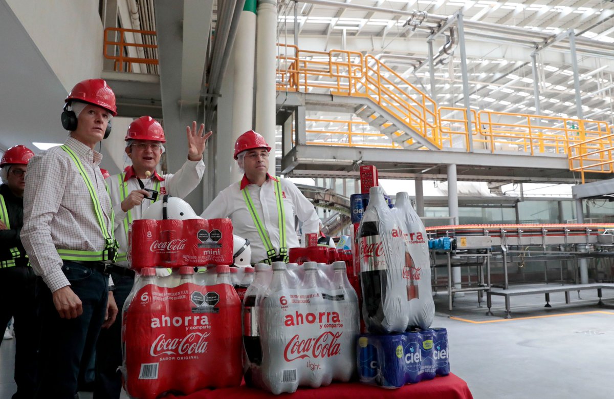 Esta planta de <a href="/CocaColaMx/">Coca-Cola México</a>-<a href="/FEMSA/">FEMSA</a>, en #Toluca, cuenta con 12 líneas de producción y 3 líneas de mezclas para atender más de 869,000 puntos de venta a nivel nacional.