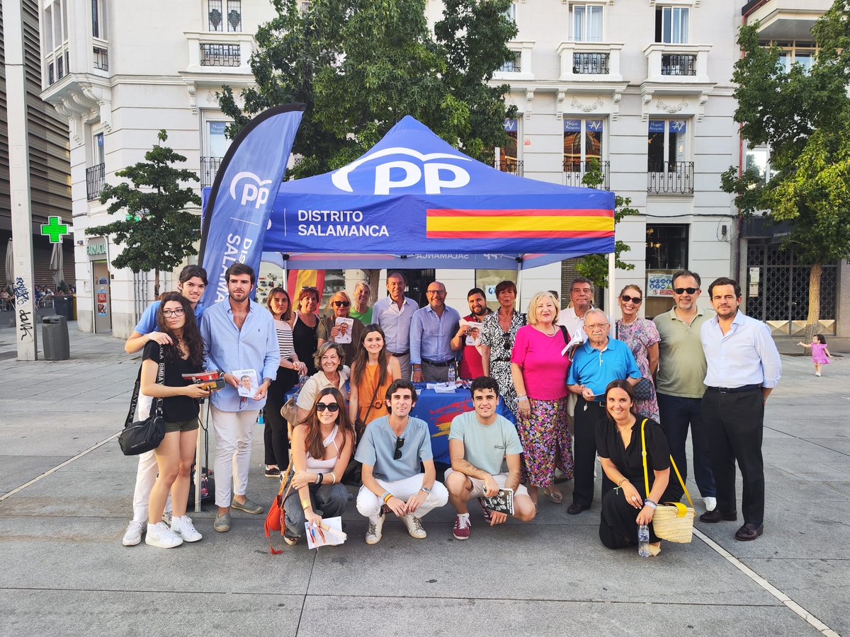 dtosalamancapp's tweet photo. 🔵#MesaInformativa en Felipe II con un invitado de excepción, nuestro querido Pío Gracía Escudero 👏🏽

Gracias por acompañarnos en el #DistritoSalamanca!! 

Seguimos contándole a los madrileños nuestro proyecto y lo mucho que nos jugamos el #23J

#EsElMomento
#VotaPP https://t.co/fcm2fqIZ5H