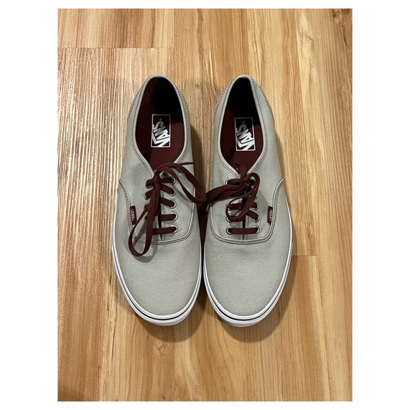 Aly12799's tweet photo. So good I had to share! Check out all the items I'm loving on @Poshmarkapp #poshmark #fashion #style #shopmycloset #chanel #vans #olehenriksen: https://t.co/db1sTXB2PE https://t.co/QmwySF3gQA