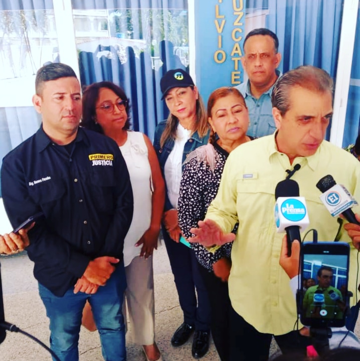 La comisión Nacional de Comunicaciones de la Plataforma Unitaria Democrática (PUD) expuso en Barquisimeto (Lara) los planes de acción para impulsar la elección primaria del 22 de octubre.
#UnidosParaCambiarVenezuela
#Lara #Barquisimeto #palavecino😍 #primerojusticia @ActivismoPJ