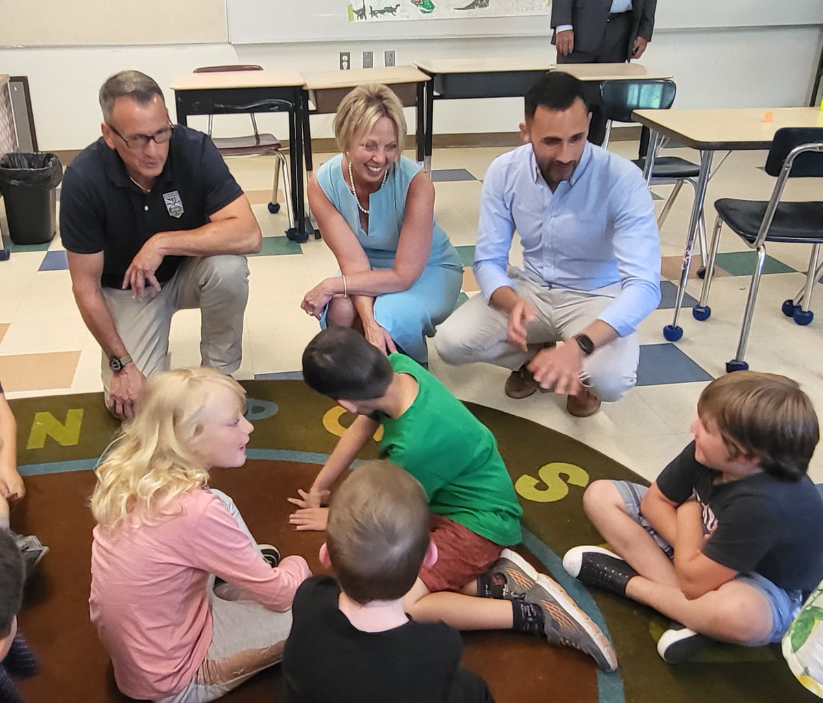 KPDSB_Schools's tweet photo. We were honoured to welcome @Sflecce and @GregRickford to Evergreen Public School in Kenora last week to check out our summer learning programs in action! The students and staff enjoyed meeting you and sharing their learning with you! #KPDSBPride https://t.co/QINGSZmNJq