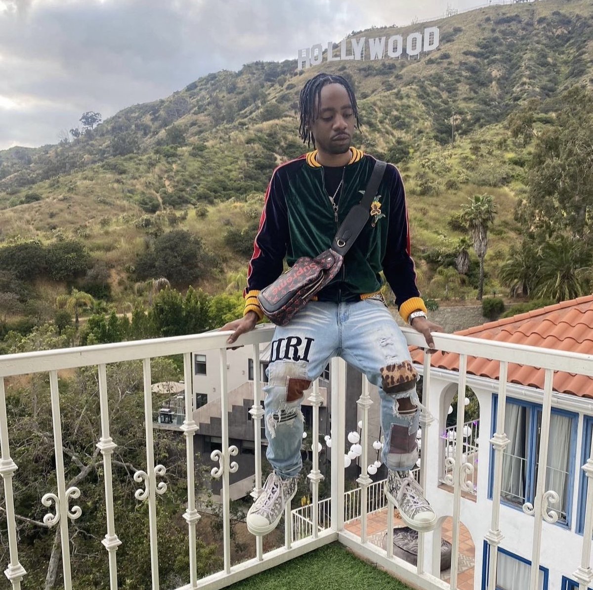 _officialpop_'s tweet photo. AYO SK3TCH does things his own way with release of “I’m Different (freestyle)", check it out !!

[@AYOSK3TCH] https://t.co/ytQoEf9g5R