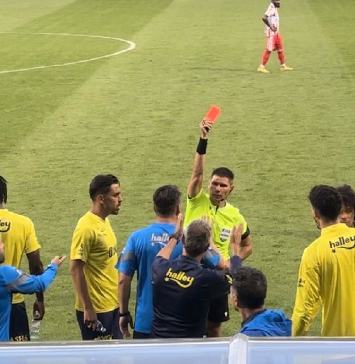 Hazırlık maçında hocamız atıldı , dünyada ilk olabiliriz 🤦🏻‍♂️ <a href="/Fenerbahce/">Fenerbahçe SK</a>
 #FBvKZL