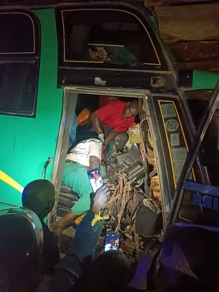 QuantumBuses's tweet photo. For people who like taking photos in such scenes, one day someone will take a photo of someone very dear to you and then spread it on the Internet
 That day is when you'll tell us how it feels.......... https://t.co/GQhddc6aZU