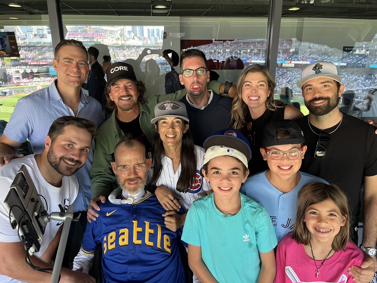 kelsieswrites's tweet photo. The most incredible couple days with the most incredible people. This disease is the worst; the people fighting it — those who have it, their caregivers and families and those who are working to help end it — are just the best. ❤️

#EndALS #SnowyStrong #TeamGleason #NoWhiteFlags https://t.co/5JoNnfA6oo