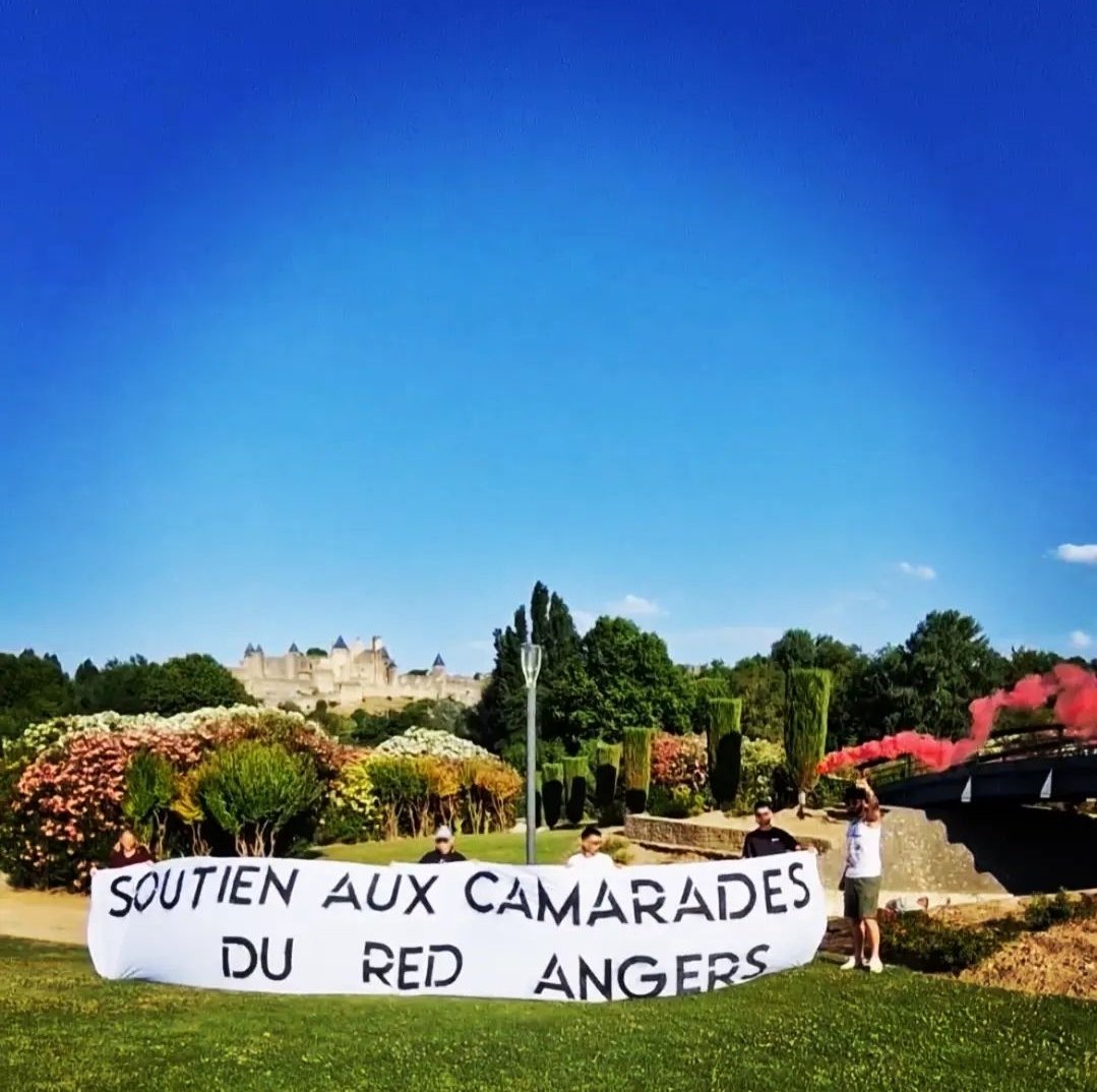 Ce samedi Novelum affichait son soutien à nos camarades du <a href="/red_angers/">RED Angers</a> qui subissent la répression de l'état pour s'être seulement défendus contre des hordes d'extrême gauche et de racailles. Soutenez les grâce à la cagnotte qu'ils ont lancés. Force à ceux qui se défendent 🏴