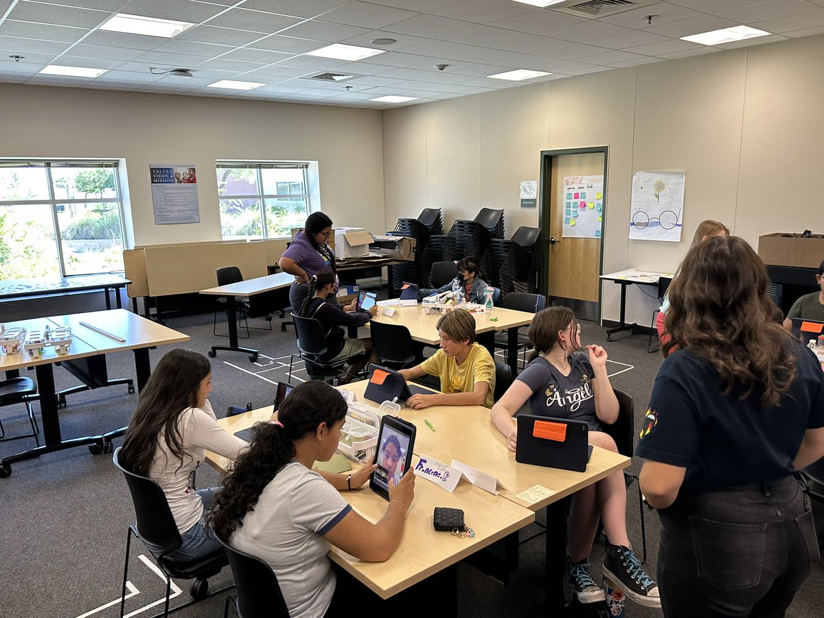 TonyRchrdsn's tweet image. Our Girls Robotics Camp is going strong @CatoMiddle 🎉🎉🙌 We have female engineers from 5 different @Team_BCSD schools working hard on their projects while engaging in #citzenscience 🎉🎉🔬🥼👩‍🔬 Can’t wait to see their final products! 🎉🎉 #teamBCSD #girlscancode #catovibes