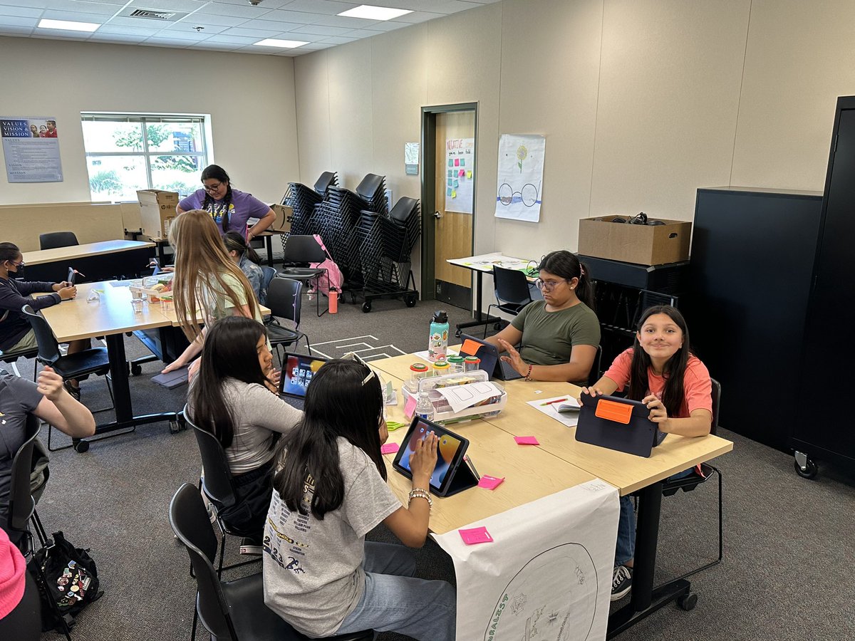 TonyRchrdsn's tweet image. Our Girls Robotics Camp is going strong @CatoMiddle 🎉🎉🙌 We have female engineers from 5 different @Team_BCSD schools working hard on their projects while engaging in #citzenscience 🎉🎉🔬🥼👩‍🔬 Can’t wait to see their final products! 🎉🎉 #teamBCSD #girlscancode #catovibes