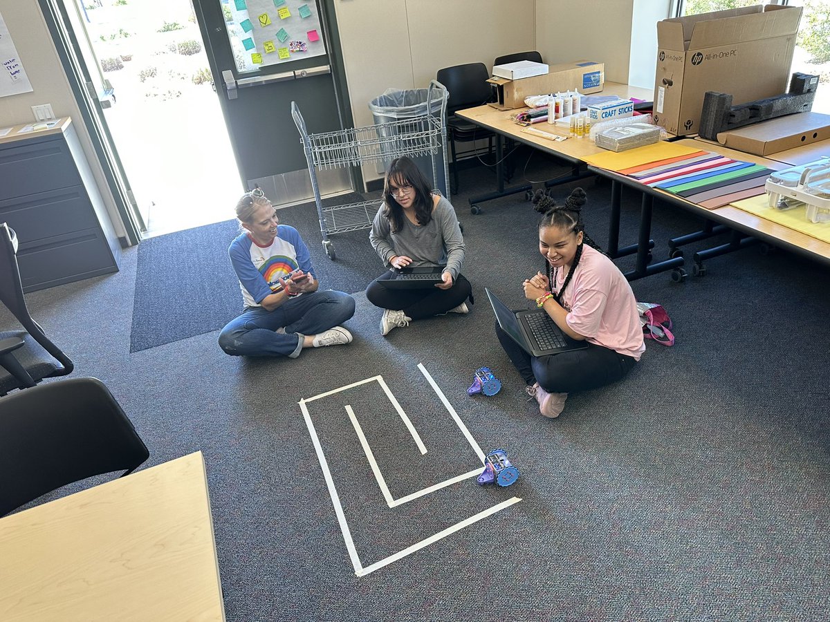 TonyRchrdsn's tweet image. Our Girls Robotics Camp is going strong @CatoMiddle 🎉🎉🙌 We have female engineers from 5 different @Team_BCSD schools working hard on their projects while engaging in #citzenscience 🎉🎉🔬🥼👩‍🔬 Can’t wait to see their final products! 🎉🎉 #teamBCSD #girlscancode #catovibes