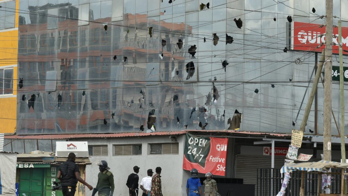 DidmusWaBarasa's tweet photo. This violence by Azimio goons has so far damaged commerce, diverted human resource &amp; destroyed physical infrastructure ! Vintage RAILA is pushing for economic breakdown!  Clearly jogging insurgents &amp; extremists on the government! 
ARREST ARREST!

#MaandamanoWednesday #Maandamano https://t.co/hUpGU7YI6w