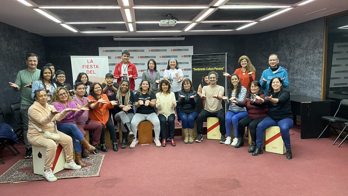 CajonOnline's tweet photo. Gracias al Consulado General del Perú en Buenos Aires por permitirnos celebrar  fiestas patrias a ritmo de cajón peruano. Nos vemos el
🗓️Sábado 22/7
📕11am 
📮Solo ingresarán los que se inscriban vía whatssap.
#consuladodelperuenargentina #gloriaquicaño #cajonperuano #cajon https://t.co/6xE6Iy5zzA
