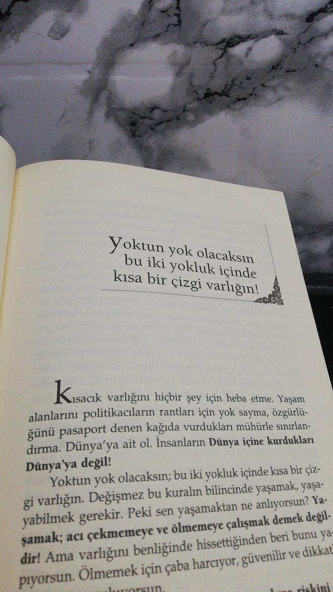DENURHA's tweet photo. Tam da mutfaktayken okumanın tam yeri 📚 çay demlenen kadar 😋 https://t.co/dpKxckKpn7