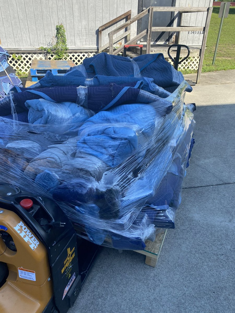 HanahanHawksFB's tweet photo. Huge SHOUTOUT to @AdvantageSF and @PeterRogers165 for dropping off and setting up the goods today!!! The Hawks are coming!!! #TDU https://t.co/C1IjgpeHas