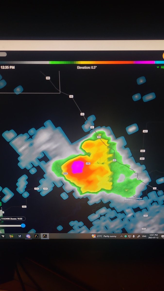Z_r3_'s tweet photo. @NWS @ECCCWeatherAB Concerning storm NW of Edmonton heading SE https://t.co/vcxv0KkmG6
