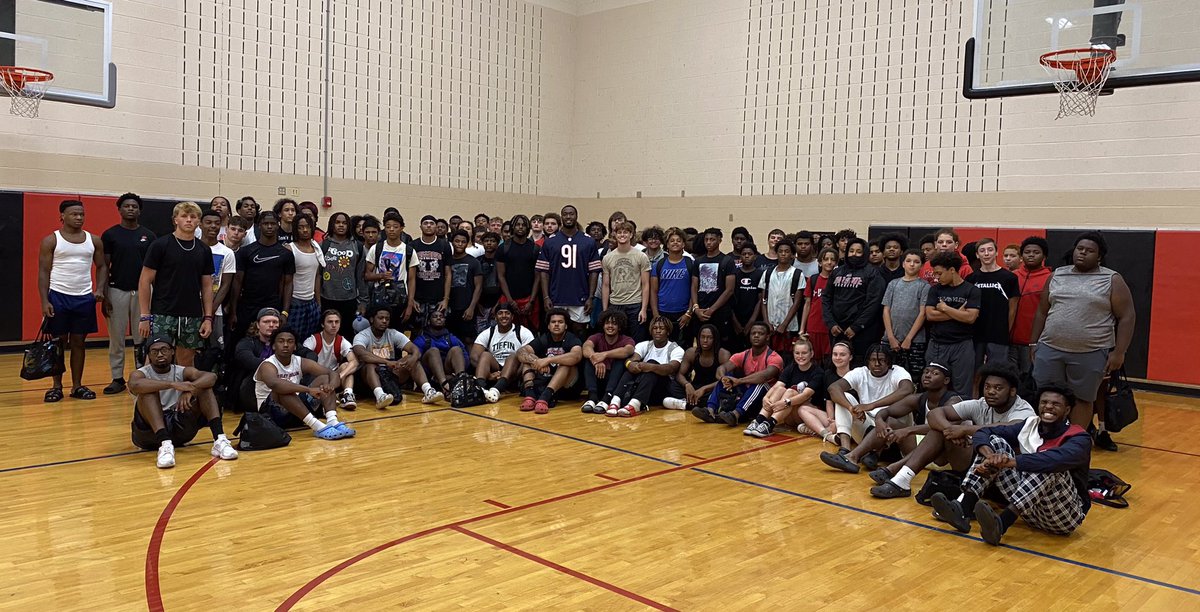 McKinleyPups's tweet photo. Great opportunity for our student athletes to hear from and talk with  @ChicagoBears &amp; @CCS_District Grad  @domrob_22 this afternoon‼️💪🏽🎓@GoTimken @coachhall330 @CantonRepdotcom @SITG_Network https://t.co/Ihv8LvkDLH