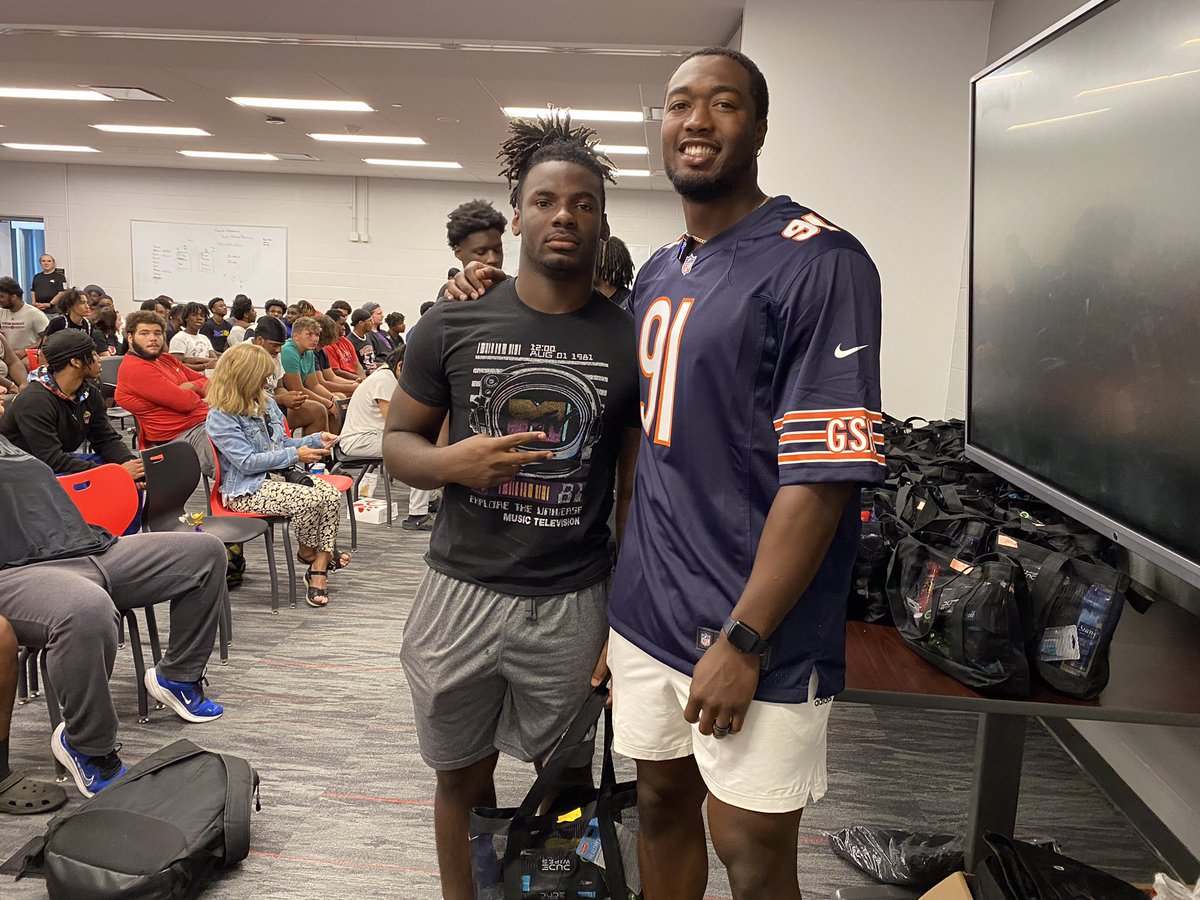 McKinleyPups's tweet photo. Great opportunity for our student athletes to hear from and talk with  @ChicagoBears &amp; @CCS_District Grad  @domrob_22 this afternoon‼️💪🏽🎓@GoTimken @coachhall330 @CantonRepdotcom @SITG_Network https://t.co/Ihv8LvkDLH