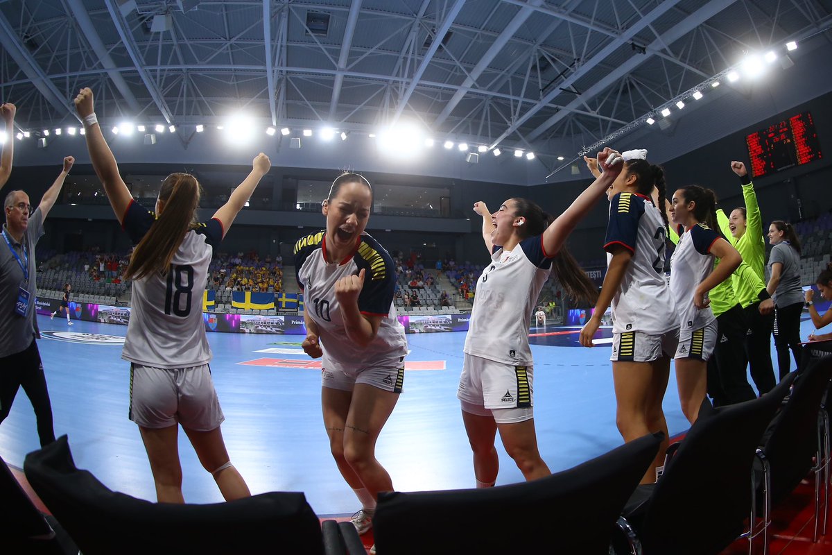 🏆 𝐖𝟏𝟗 𝐄𝐇𝐅 𝐄𝐔𝐑𝐎 𝟐𝟎𝟐𝟑 🇷🇴 

💃 𝐼𝑚𝑎𝑔𝑒𝑛𝑠 𝑞𝑢𝑒 𝑓𝑎𝑙𝑎𝑚! 🎶 Foi assim a vitória que catapultou a nossa Seleção Nacional 𝘀𝘂𝗯-𝟭𝟵 para as Meias Finais 🇵🇹 

<a href="/EHFEURO/">EHF EURO</a> 
#mostraremcampo #portugal #vamoscomtudo #aguamonchique #w19ehfeuro2023 #followthefuture