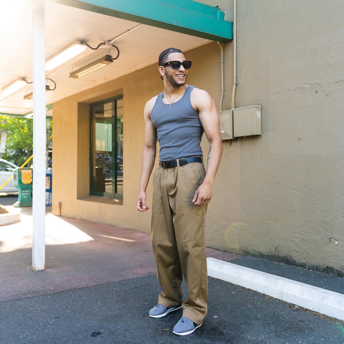YoManAlberto's tweet photo. Nike Chino Pants rocked with Nike Cortez, watch the haul: https://t.co/nBba8GeYko
#nike #chinopants #nikecortez #sneakerhead #mensoutfit #summerstyle #MensStyle https://t.co/UZe6KAhATM
