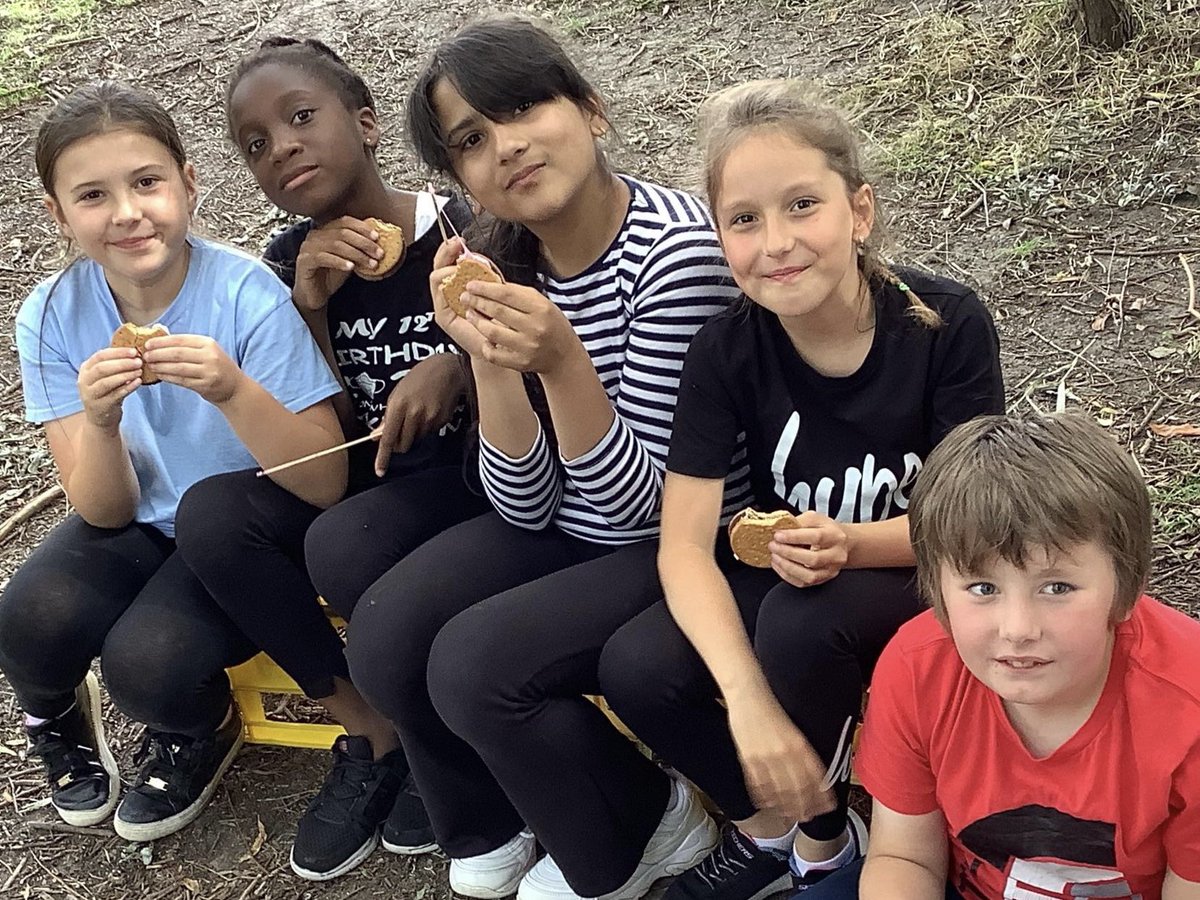 RoebuckSchool's tweet photo. “Can we go every Friday pleeeeeeease?!”
You know it’s a successful #outdoorsession when this is all you hear the children saying. Beech Class learned all about fires 🔥 and the four uses. They also started to learn how to use a #firesteel and finished off with some #smores! https://t.co/S4vH2iC6th