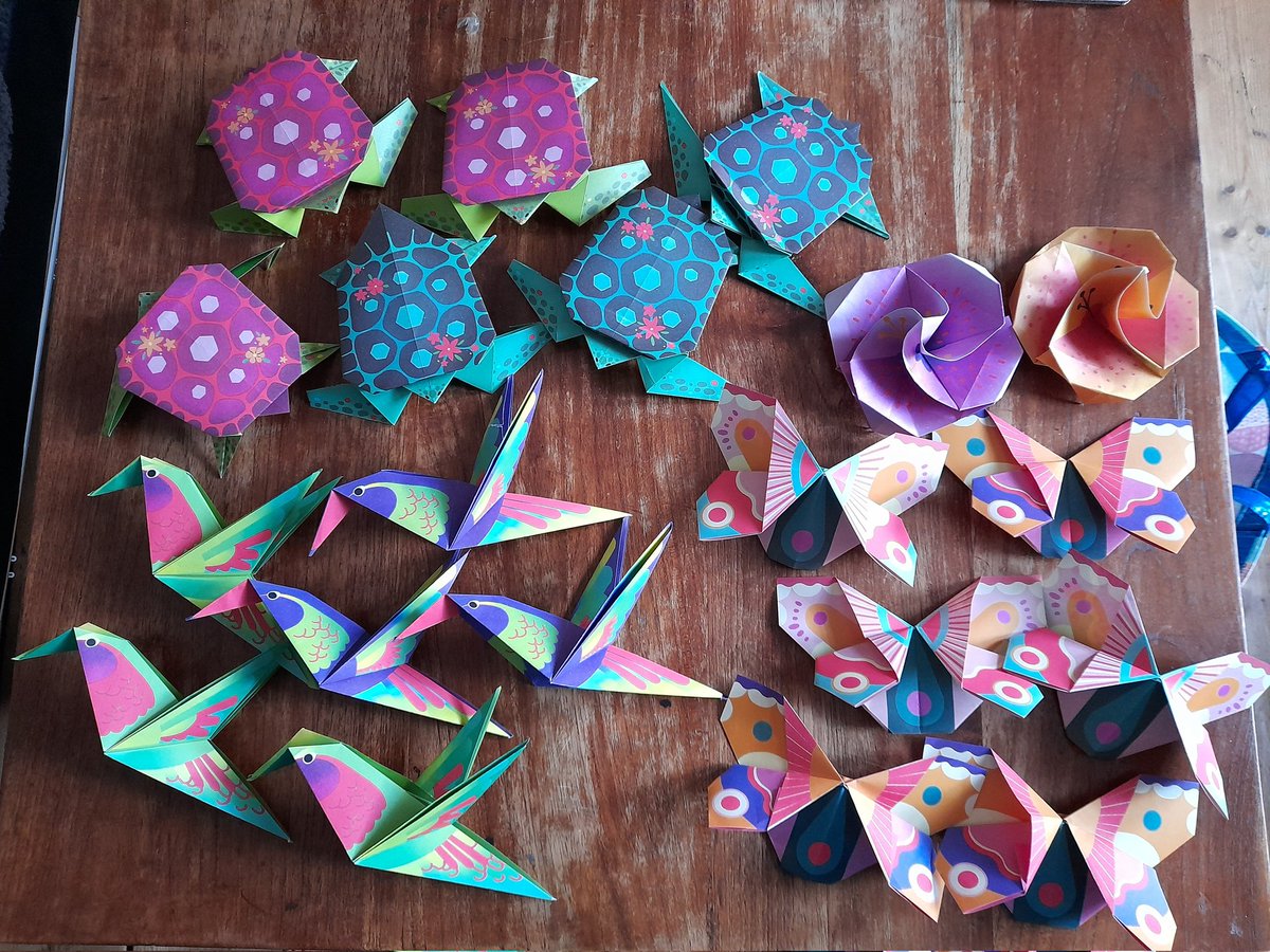 stoddart62's tweet photo. This origami lark is quite addictive .... once you fathom out how all the folds work! Very therapeutic as well. Now I just have to work out how to display them. https://t.co/NRIjfyyJxf