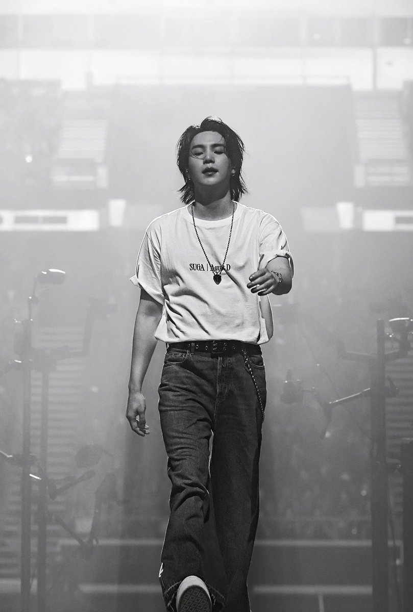 932220SG's tweet photo. Agust D's 'D-DAY' is the Best selling album on CD in the first half of 2023 by a Soloist in US! 🔥

1. D-DAY - Agust D 
2. Midnights - Taylor Swift 
3. FACE - Jimin

CONGRATULATIONS AGUST D 👑🐐 https://t.co/pLDJIlxXMK