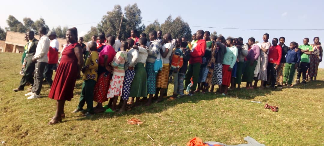 NycRutsiro's tweet photo. #Rusebeya mu kagari ka #Mberi kimwe n'utundi tugari tugize @RutsiroDistrict twashinze za #clubs zigamije kurwanya ibiyobyabwenge mu rubyiruko hanatorwa Komite zizayobora izo Clubs @CRutsiro @MiniYouthRwanda @RwandaYouth @HabitegekoFran1 @RutsiroRYVCP @RwandaLocalGov https://t.co/Tt0yLPObjg