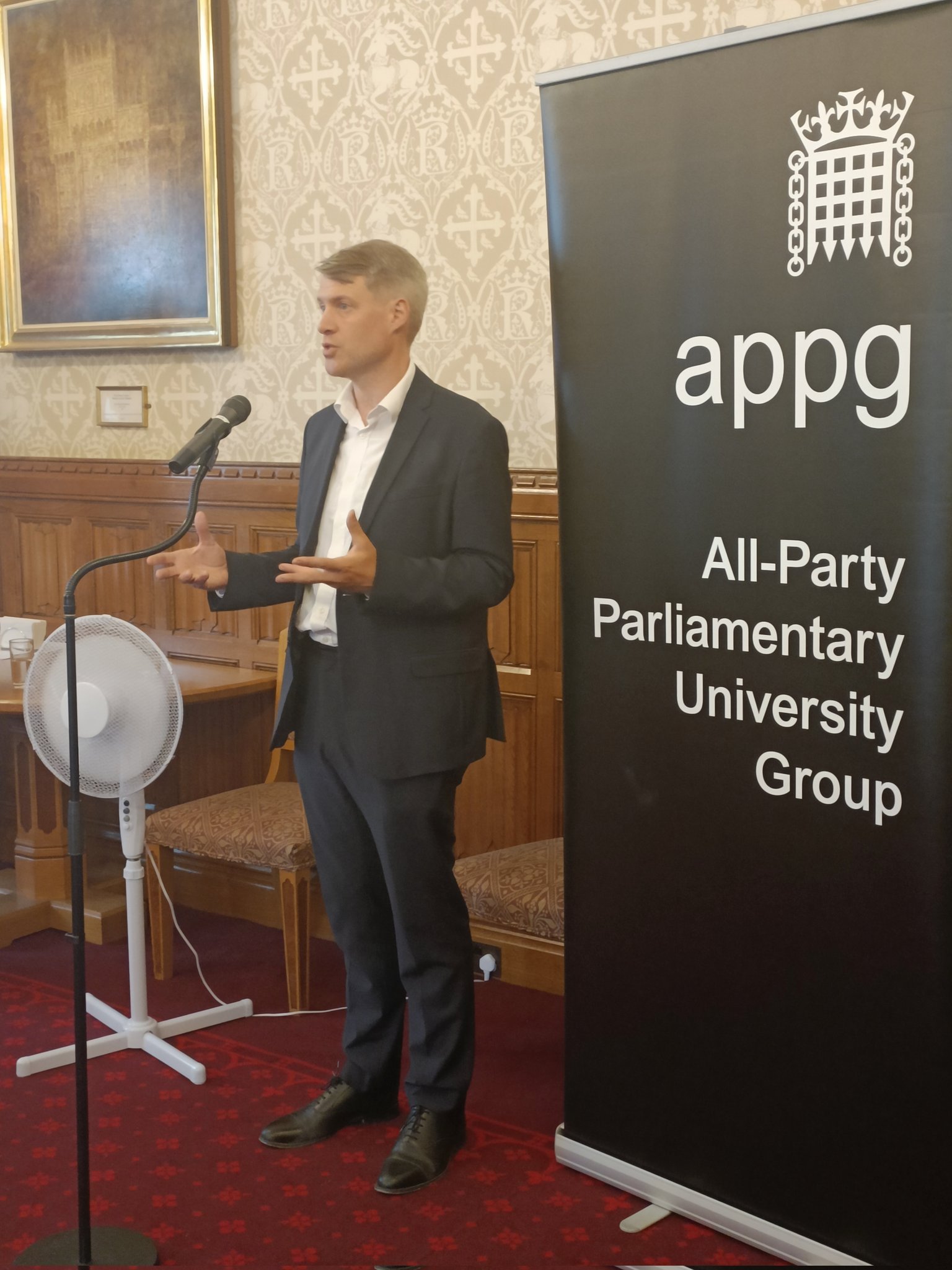 chris-skidmore-on-twitter-thanks-to-universityappg-for-hosting-their