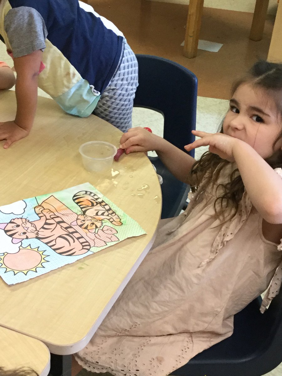 KeyworthELC's tweet photo. Water activated painting #STEM #artsandcrafts #creative https://t.co/hrRNEiXHEg