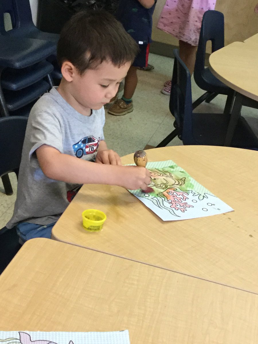 KeyworthELC's tweet photo. Water activated painting #STEM #artsandcrafts #creative https://t.co/hrRNEiXHEg