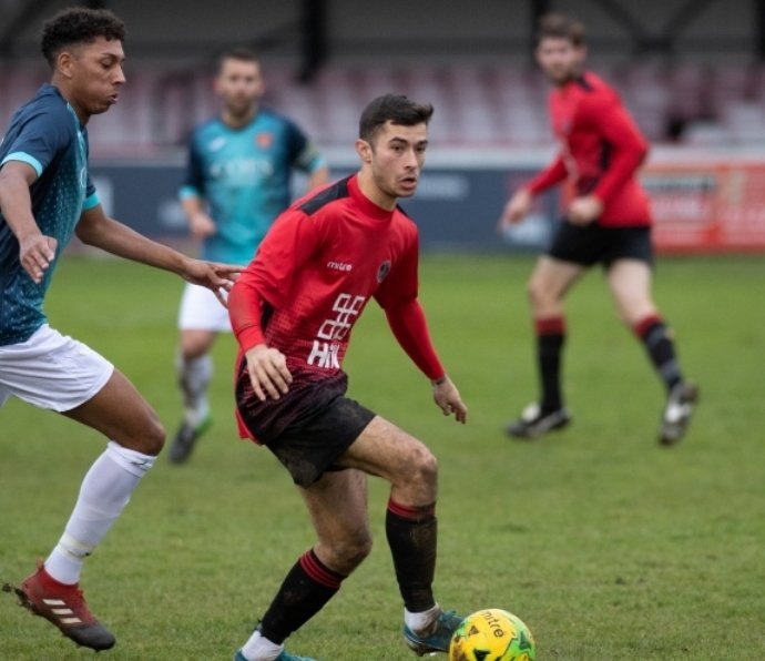 After almost 18 months on the sidelines, how good was it to see this man back on the pitch last night!?

🔴⚫️🔴⚫️ #Stutes