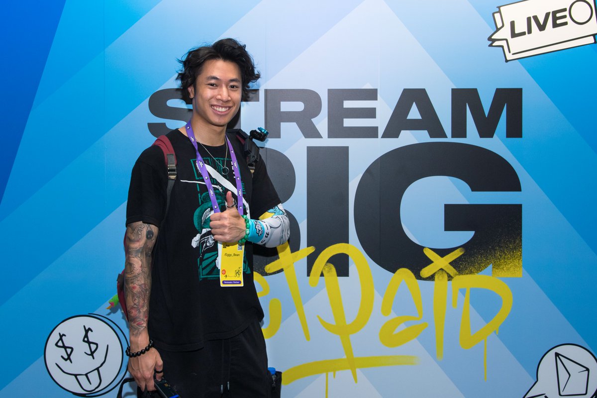 StreamElements's tweet photo. Shoutout to all the IRL streamers who dropped by our TwitchCon Paris booth! 🇫🇷 🥐

Many are not pictured here, but we love you all! 💙 https://t.co/6FAVpp5533