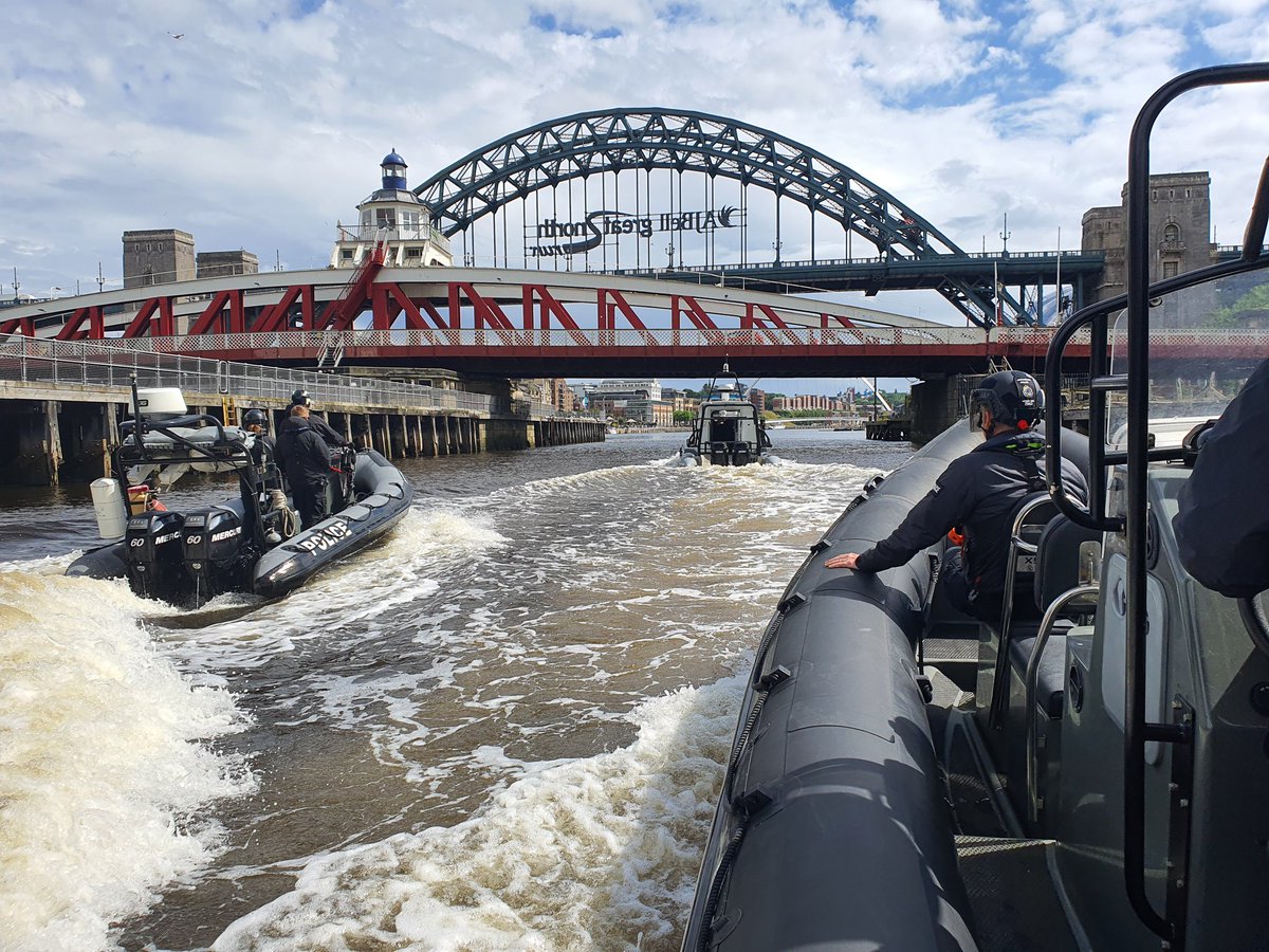 NWPoliceDivers's tweet image. 3rd day of #tacticalcoxswain course, everything going swell
#joblikenoother #rhib #crossboarding #police boats
#tyne #toon 
@northumbriapol @NPOpsSupport @hmstyne