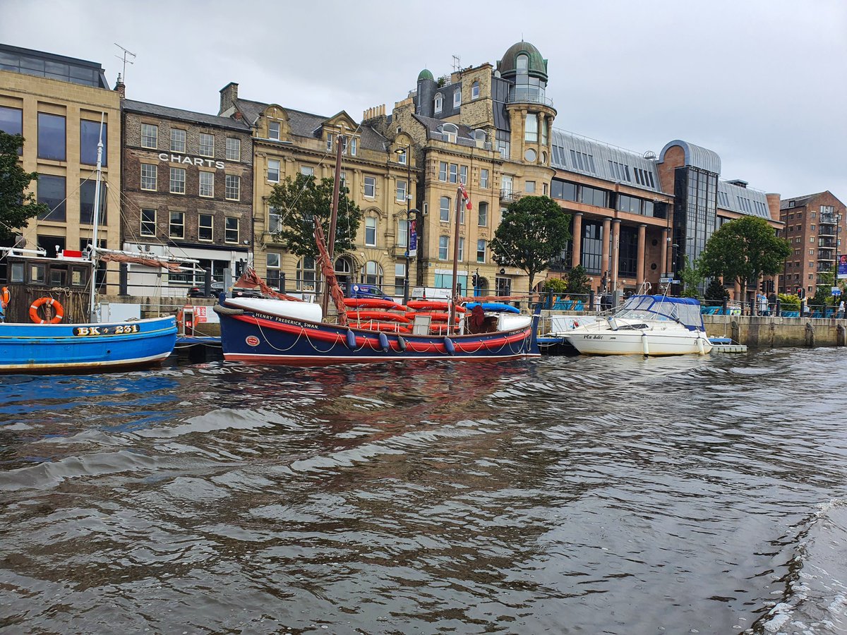 NWPoliceDivers's tweet image. 3rd day of #tacticalcoxswain course, everything going swell
#joblikenoother #rhib #crossboarding #police boats
#tyne #toon 
@northumbriapol @NPOpsSupport @hmstyne