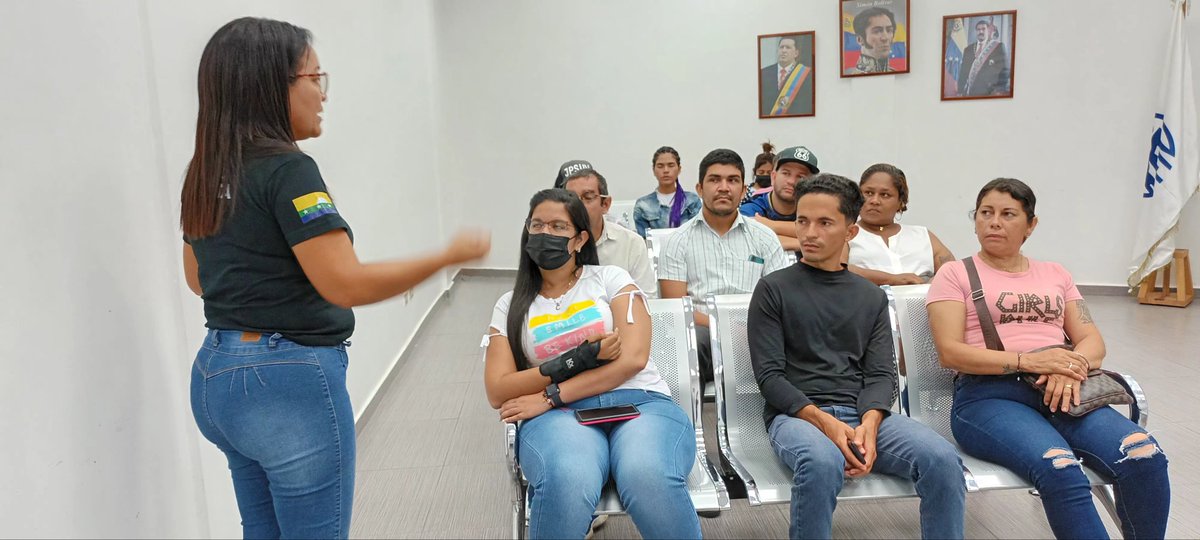 #12Julio La comunicadora CLAP NE, Eduvige Velásquez, con el acompañamiento de la Coord Economía Productiva del <a href="/PartidoPSUV/">PSUV</a> Nva Esparta y jefa del EMA y su Secretario, sostuvo reunión con los 11 Comunicadores CLAP municipales, afinando la guerrilla comunicacional 
#LaPoesiaNosUne