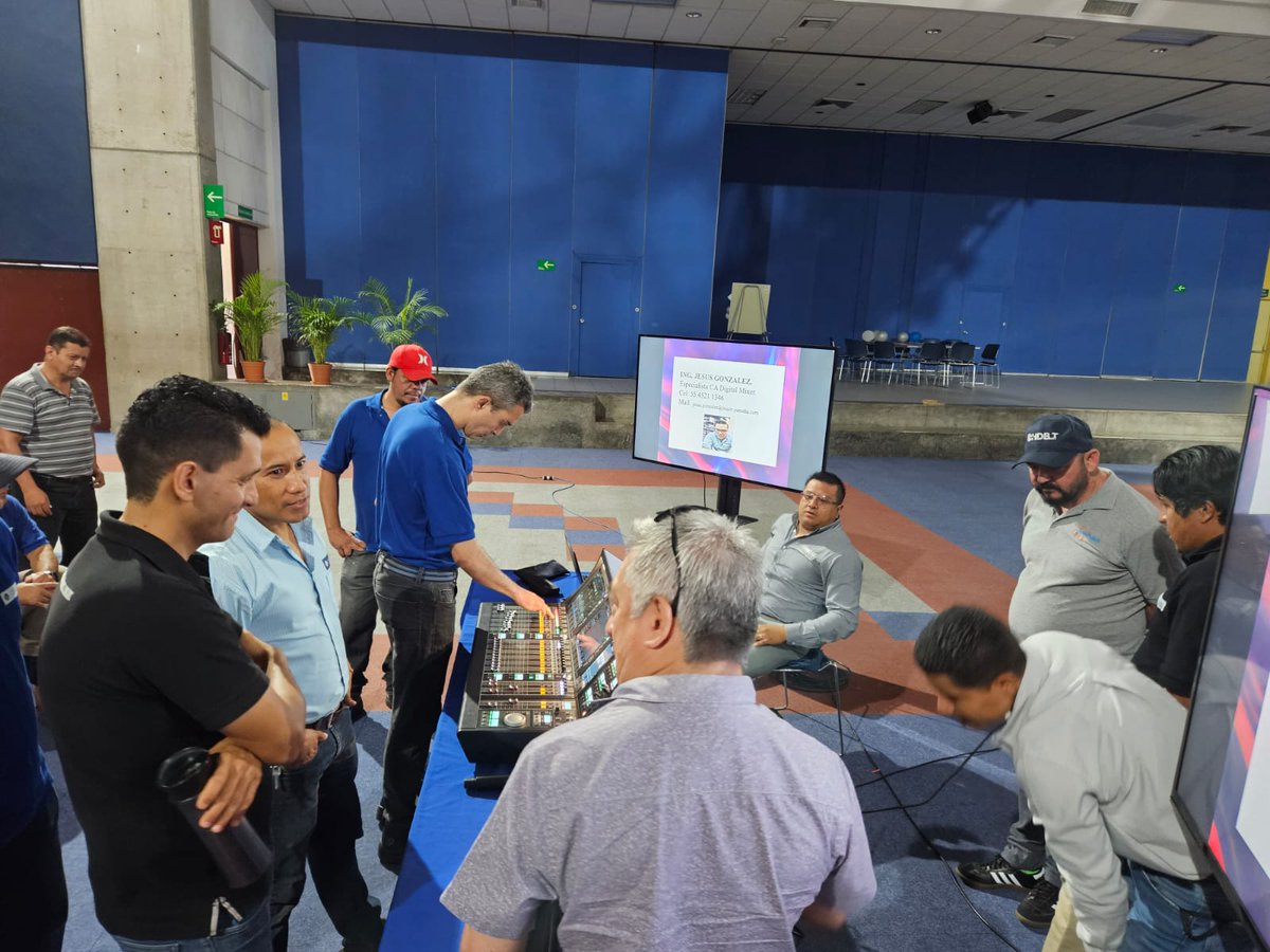 Les compartimos un poco de la DEMO que tuvimos el día de hoy, Viewhaus de la mano de Representaciones de Audio como representantes de la marca #Yamaha presentando la Mezcladora DM7-EX y su control de expansión CTL-DM7.

#Mezcladora #audio #Demo #DM7 #CTLDM7