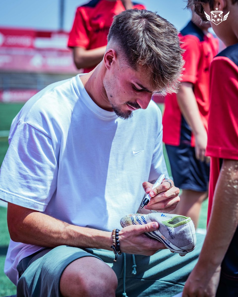 AcademyTF_'s tweet photo. ‼️𝗩𝗜𝗦𝗜𝗧𝗔 𝗠𝗔𝗥𝗖 𝗧𝗘𝗡𝗔𝗦‼️

😁 Avui ens ha visitat en @markustenas , davanter del @Alaves , i com sempre hem compartit una gran estona plegats ✌️

👏🏼 Sempre és un plaer que ens vinguis a visitar Marc! Moltes gràcies!
—
📸: @enricserraphoto https://t.co/FGKZOqyJL4