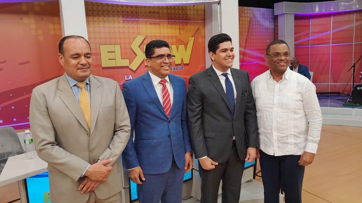 Gar1101Kathe's tweet photo. El Aspirante Alcalde @surunhernandez en el Show del medio dia habla y explica parte de su plan para 2024-2028 por la @FPcomunica 
@LeonelFernandez https://t.co/bYdF0TEAX5