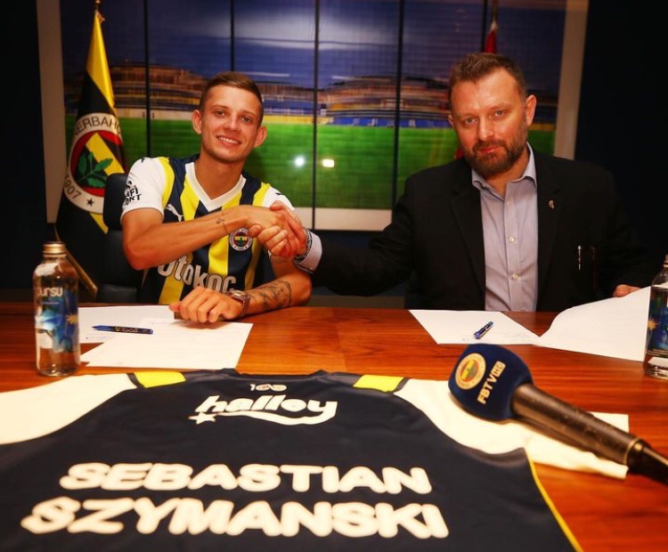 szymanski__17's tweet photo. I am extremely delighted and honoured to have signed for @Fenerbahce 

I hope we will enjoy this time together 💪🏼🤝 https://t.co/YXFf24vpzP