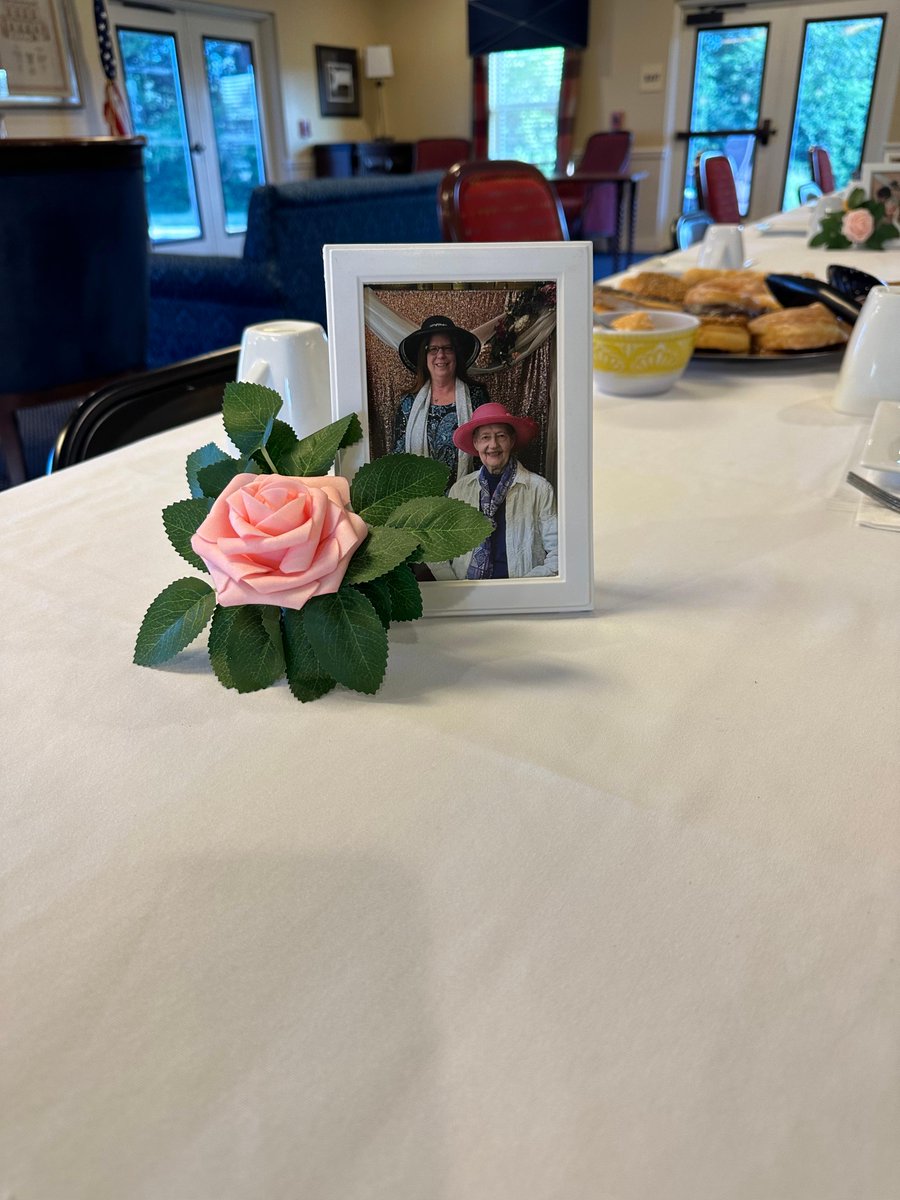 SpringhurstHC's tweet image. Our Villa residents were surprised at Donuts and Conversation by having their table decorated with pictures of some of their very own Villa family members. 
These pictures were taken at a Mother's Day Tea in the main campus. 
#TrilogyLivingMakingMemories