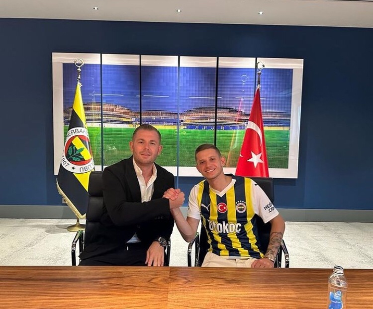 szymanski__17's tweet photo. I am extremely delighted and honoured to have signed for @Fenerbahce 

I hope we will enjoy this time together 💪🏼🤝 https://t.co/YXFf24vpzP