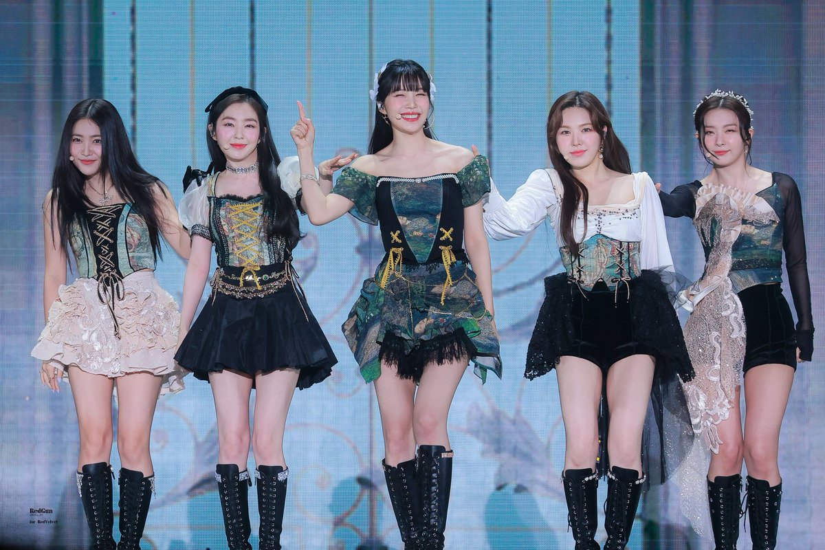 rnbbv's tweet photo. BRING BACK THESE LADIES https://t.co/2uwTrcjkSa