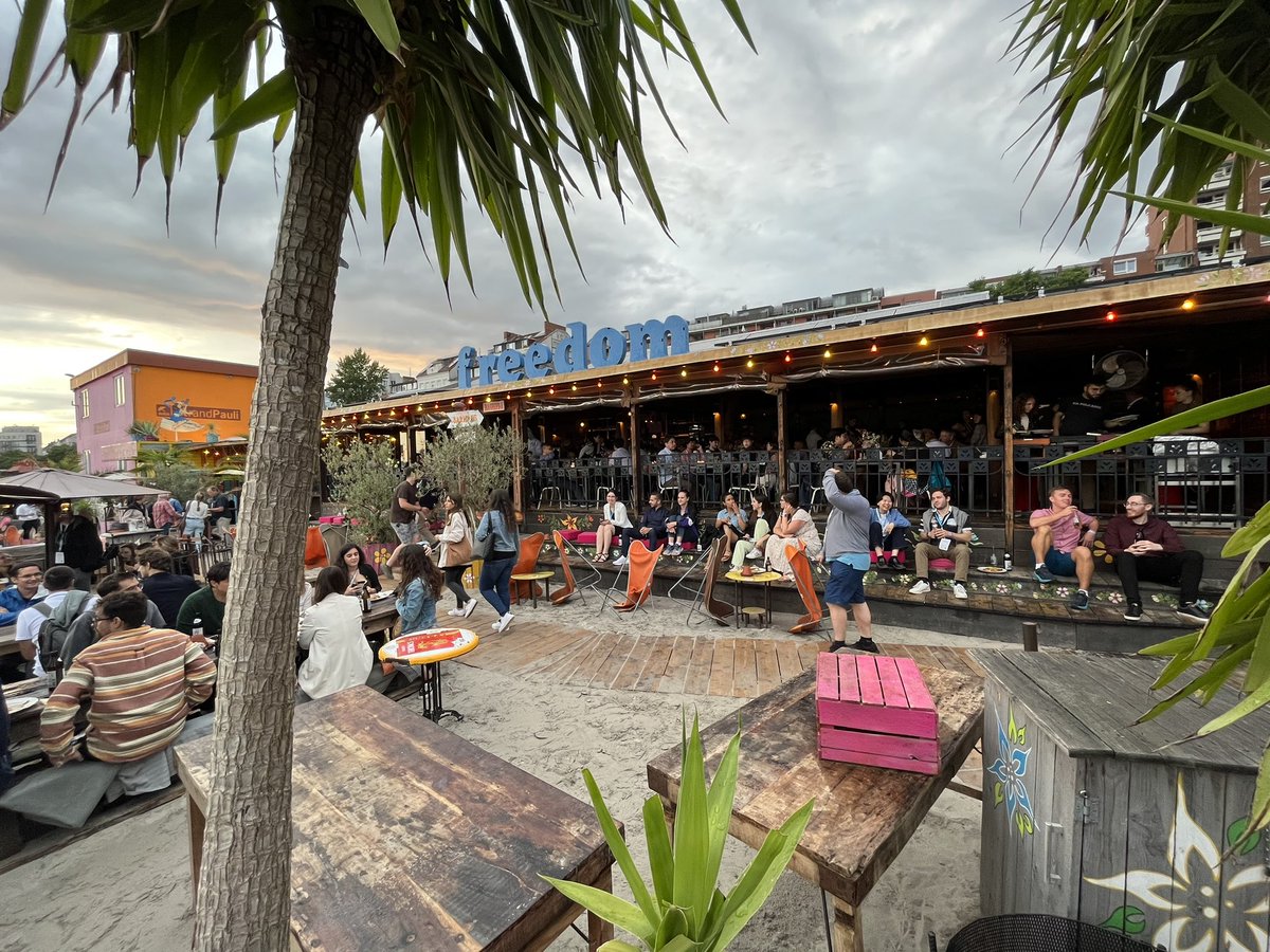 FEMSmicro's tweet photo. We’re now fully immersed in the #FEMS2023 Congress Dinner Barbecue! So rewarding to catch up after a few days hefty intellectual collaboration 🌴🍹🥗🍗🔬 https://t.co/Qe4tv9RpND