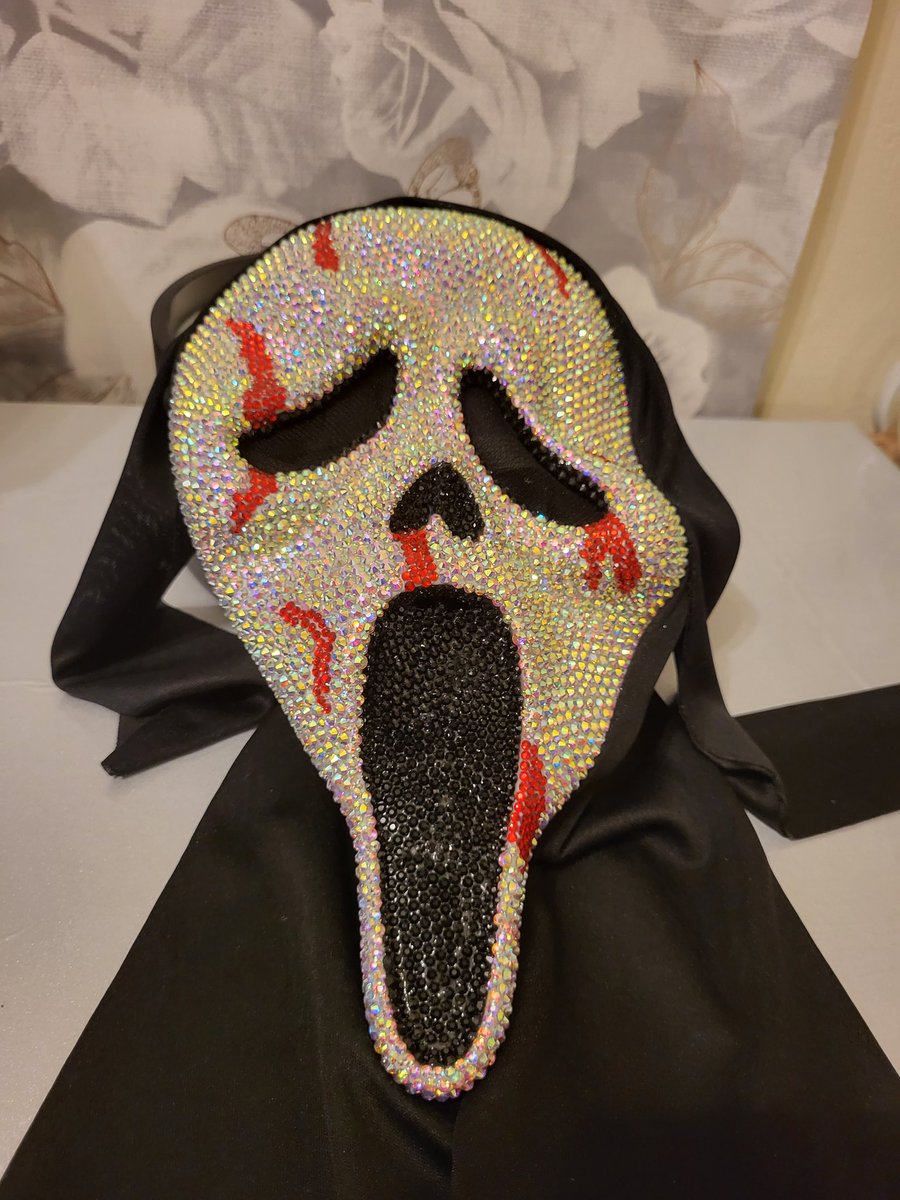 Today has been all about adding rhinestones to this 

It's even the highlight of my day 😍
#bling #rhinestones #fornetworking #Scream