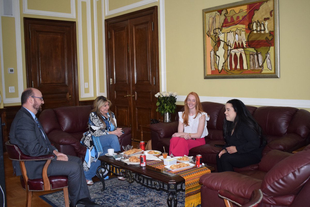 EmbajadaEcuUSA's tweet photo. La Embajadora @ivonnebaki recibió a @ana_r_quintana, Directora del Subcomité para el Hemisferio Occidental del Comité de Relaciones Internacionales
@HouseForeignGOP para avanzar gestiones a favor de la introducción de la Ley #IDEA en la Cámara de Representantes. #IDEAAct https://t.co/aeNDZq8Zbx