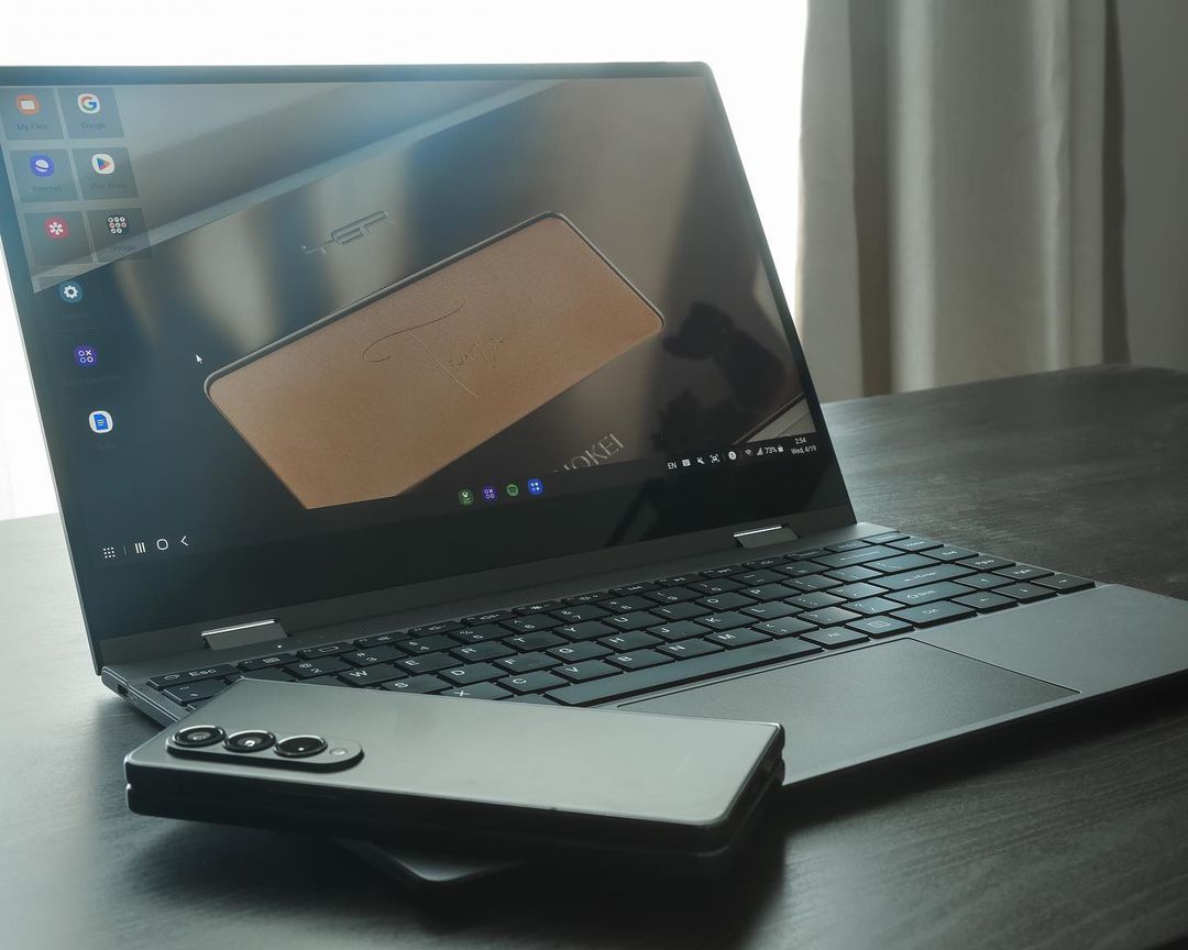 UPerfectMonitor's tweet image. Turn your Samsung Phone into a laptop using UPERFECT Lapdock. You can use your phone with a nog screen. Photo captured by sampakpak

#portablemonitor #WFH #portablesetup #wireless #tech #gear #PS4 #onthego #consolegaming #gaming #Pcsetups #pcsetup #pcmasterrace #gamingcommunity