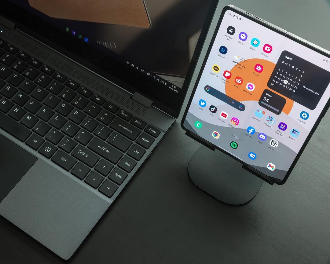 UPerfectMonitor's tweet image. Turn your Samsung Phone into a laptop using UPERFECT Lapdock. You can use your phone with a nog screen. Photo captured by sampakpak

#portablemonitor #WFH #portablesetup #wireless #tech #gear #PS4 #onthego #consolegaming #gaming #Pcsetups #pcsetup #pcmasterrace #gamingcommunity