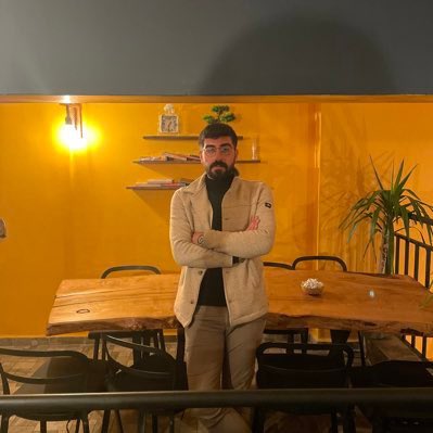 Gencecik bir mimar… Isırıldıktan hemen sonra aşı da olmuştu…
İnsan canı bu kadar ucuz mu? Daha senesi dolmadan #Kuduz’dan ikinci ÖLÜM! 
Bu millete hesap verin siyasetçiler! Sizlerin koltuklarınızda umursamadığı görmezden geldiği her sorunun bedelini birileri CANIYLA yada